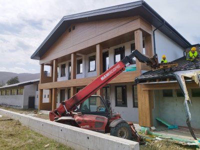 Загриженост: Бременни кошути спасиха от събаряне незаконна постройка на Гайтански