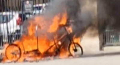 Електрическа триколка се запали докато е била паркирана пред Бъкингамския