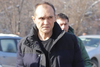 Разследването срещу бизнесмена Васил Божков за поръчване на убийства е