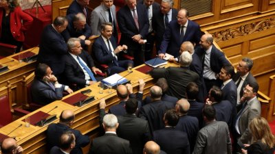 Вотът на недоверие не успя да събори гръцкото правителство 
