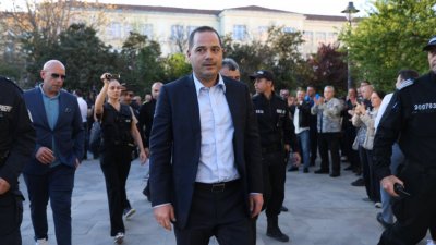 Калин Стоянов благодари на полицаите, излезли да го подкрепят