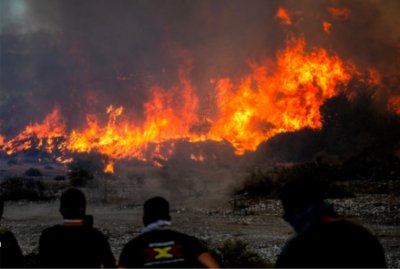 На гръцкия остров Крит днес бушува горски пожар и властите