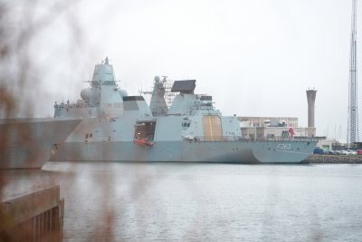 Датска фрегата която участва във водената от САЩ операция за