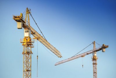 Девойки се качиха да си правят селфи на товарен кран в Шумен