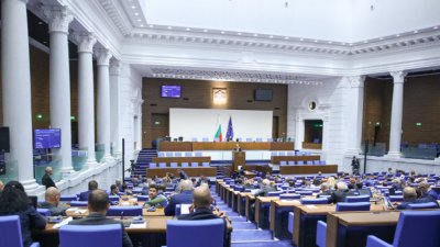 В пленарната зала депутатите ще разгледат промени в Закона за