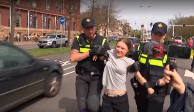 Екоактивистката Грета Тунберг бе задържана днес от нидерландската полицията по