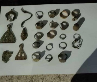 Гранични полицаи от ГПУ Рудозем откриха над 150 антични предмета  съобщиха от полицията На