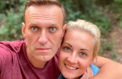 Покойният руски дисидент Алексей Навални и съпругата му Юлия ще
