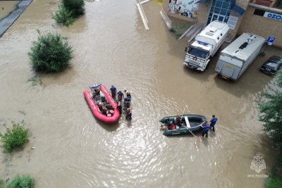 Наводнения заплашват Курганска област в Южна Русия и излагат на