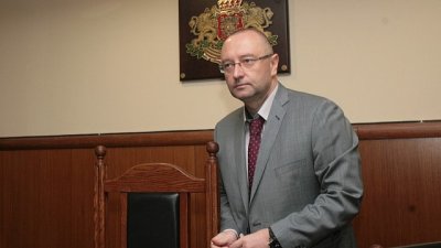 Временната парламентарна комисия която проверява дейността на разстреляния Мартин Божанов Нотариуса