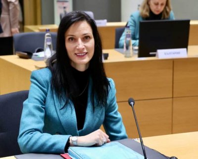 Вицепремиерът в оставка Мария Габриел призова в отношенията между ГЕРБ