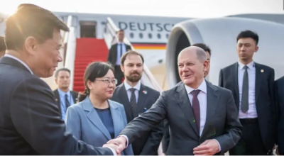 Германският канцлер Олаф Шолц започна посещението си в Китай в опит да