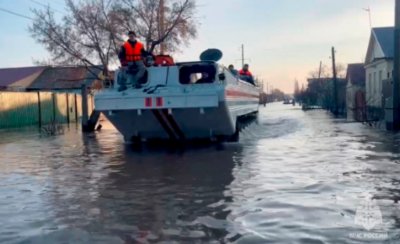 Урал повиши нивото си, започнаха масова евакуация в Орск