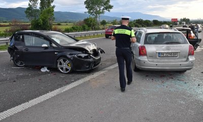 Четирима ранени при челна катастрофа на пътя Добрич-Варна