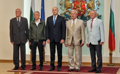 Румен Радев удостои с Почетния знак на президента изявени военни