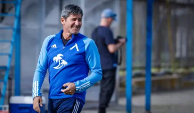 Треньорът на Левски Николай Костов заяви че на вратата