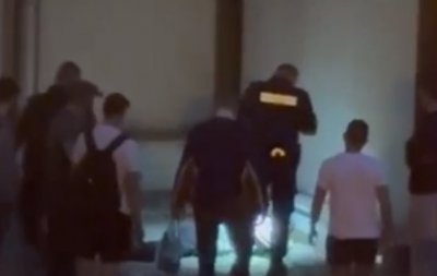 Арестуваха мигрант откраднал 20 луканки около 20 30 ч от хранителен магазин