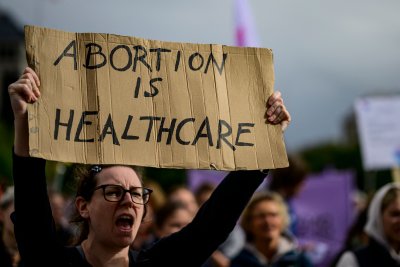 Германия трябва да премахне всички ограничения върху абортите през първите
