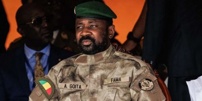 Управляващата хунта в Мали обяви че спира дейността на политическите