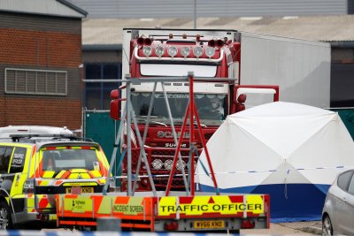 Подозират двама братя от Северна Ирландия за смъртта на мигрантите в камиона