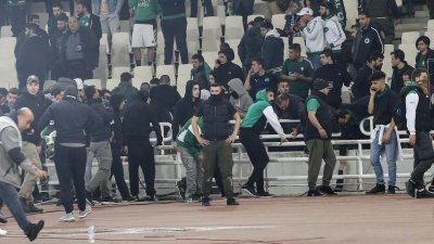 Гръцката полиция задържа десетки лица при мащабна акция срещу спортното