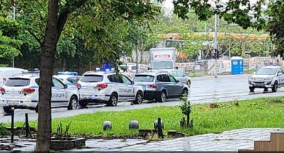 Полицейска акция e в действие на бул Струга в Бургас съобщават