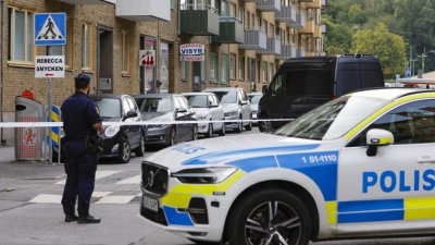 Шведската полиция е застреляла и арестувала мъж за когото се