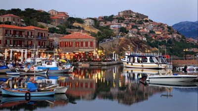 Мицотакис лично посреща турски туристи на остров Лесбос