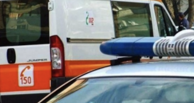 Кола блъсна линейка в София