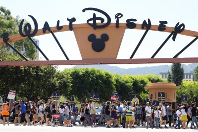 Актьорите на Дисниленд в Калифорния заплашиха с протестни действия Хората