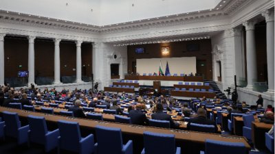 Депутатите гласуват промени в Закона за българите извън страната