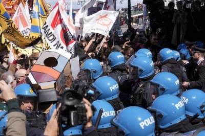 До сблъсъци с полицията се стигна във Венеция след като протестиращи