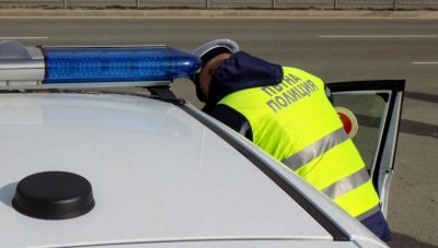 Заловиха 28 годишен шофьор опитал да блъсне полицай в Харманли