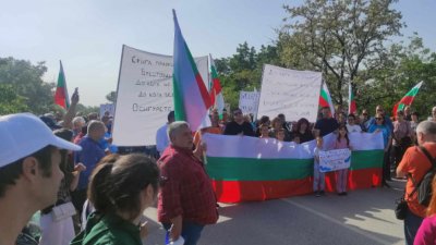 Жителите на Брестовица блокираха за по малко от час по време