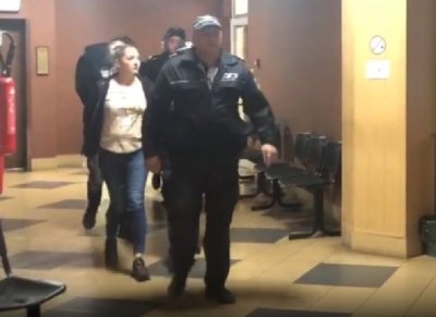 В Пловдивския окръжен съд доведоха с белезници обвиняемите Филип Спасов