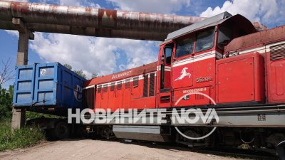 Товарен влак помете камион в Пловдив