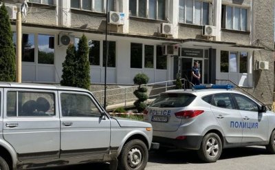 Започна проверка за арестанта, който скочи от етаж на Районното управление в Казанлък