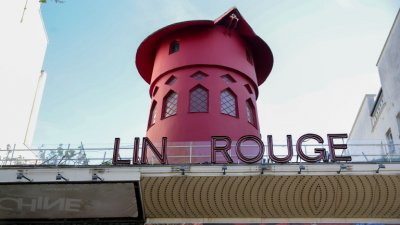 Паднаха перките на мелницата на "Мулен Руж" в Париж