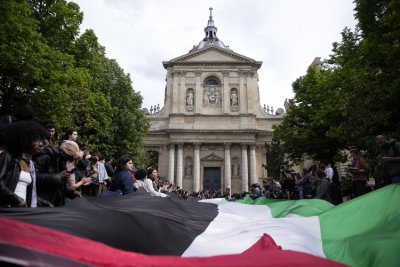 Парижката полиция разпръсна протестиращите днес срещу войната в Газа в