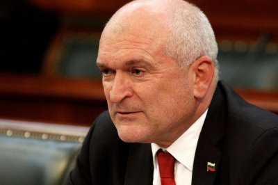 Димитър Главчев няма да получава заплата като министър на външните