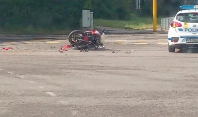 Автомобил уби моторист в Лясковец