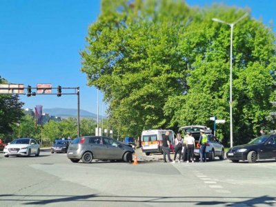 Катастрофа на светофар в Благоевград, има пострадали