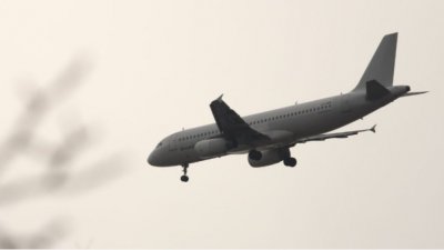 Самолет с над 200 пътници кацна аварийно на летище в Япония 