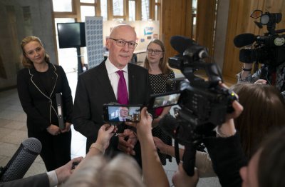 Шотландските депутати избраха Джон Суини новия лидер на Шотландската национална
