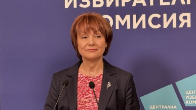 Трима независими кандидати за евродепутати подадоха документи в ЦИК чрез