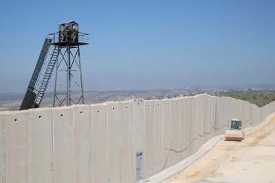 Израел отваря пропускателния пункт Керем Шалом на границата си с ивицата
