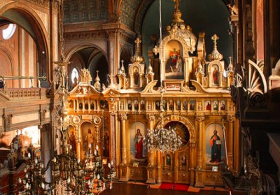Желязната църква в Истанбул се оказа тясна за християните на Великден