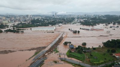 85 са вече жертвите на наводненията в Бразилия
