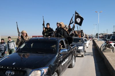 Джихадисти от групировката Ислямска държава убиха 15 бойци от силите
