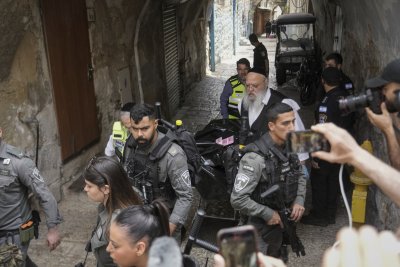Турски гражданин нападна с нож израелски полицай в Йерусалим предаде